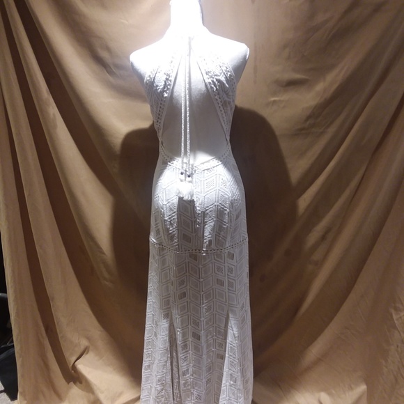 Elegant White Lace Maxi Dress - Picture 5 of 8